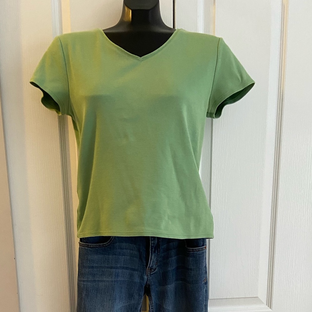 Ann Taylor vibrant green quality thick cotton T-shirt